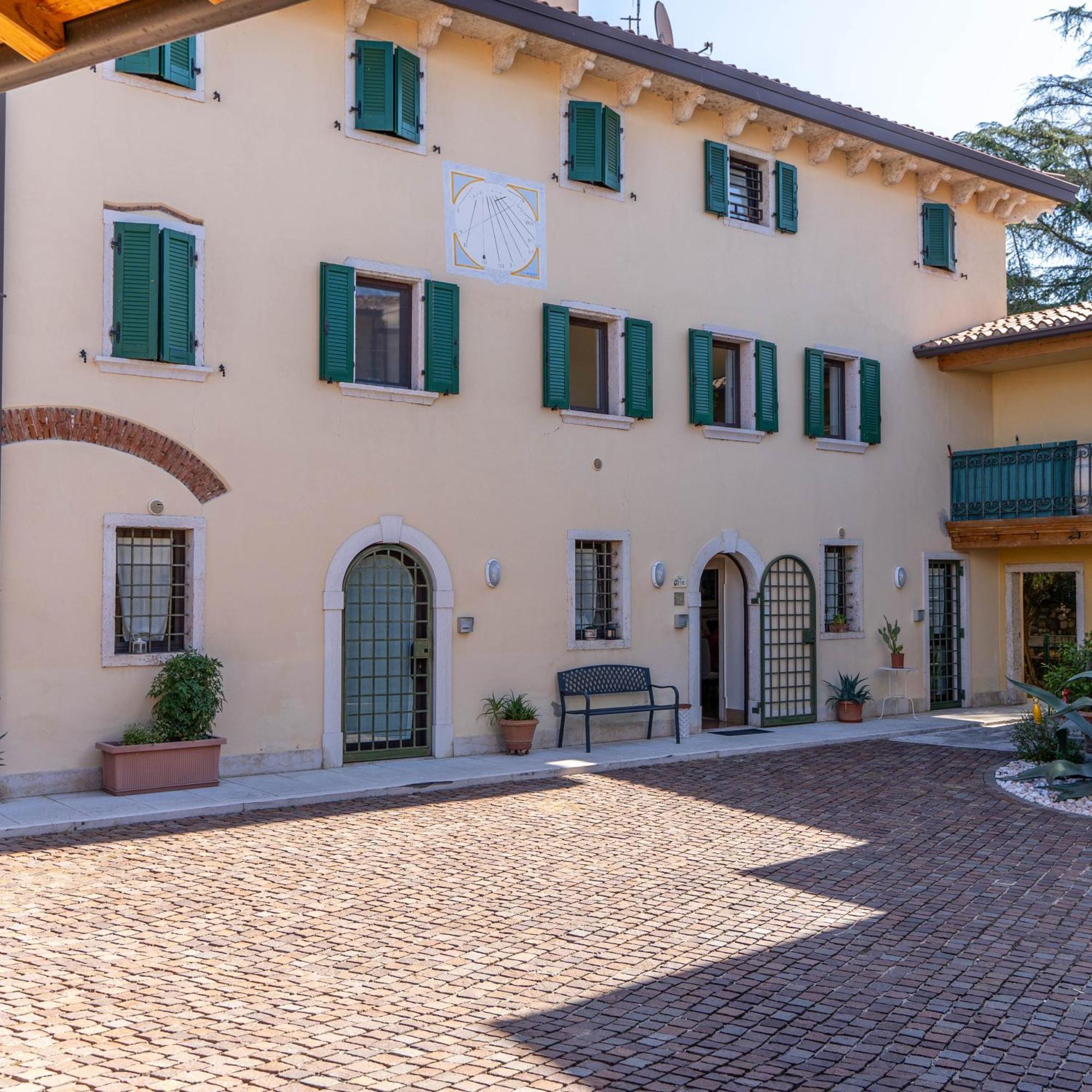 A Casa Di Tom Bed & Breakfast SantʼAmbrogio di Valpolicella Екстериор снимка
